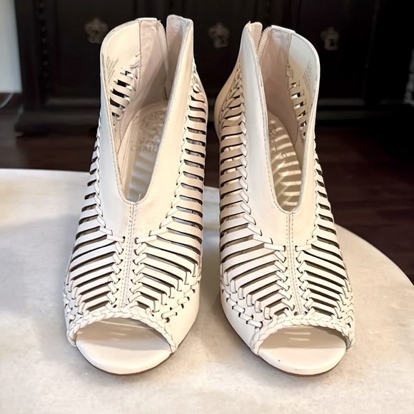 Vince Camuto Cutout Peep Toe Off White Leather Booties 3.75” Heels Size 7 M - Picture 2 of 9